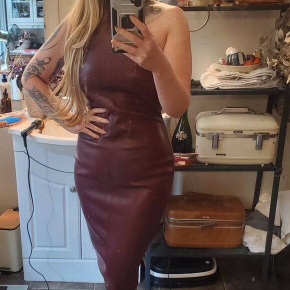 Fashion nova women’s faux leather halter midi dress in burgundy size small NWT - Picture 5 of 5